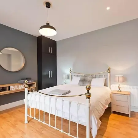Beautiful, Large 4 Bedroom City Centre Townhouse Dublin