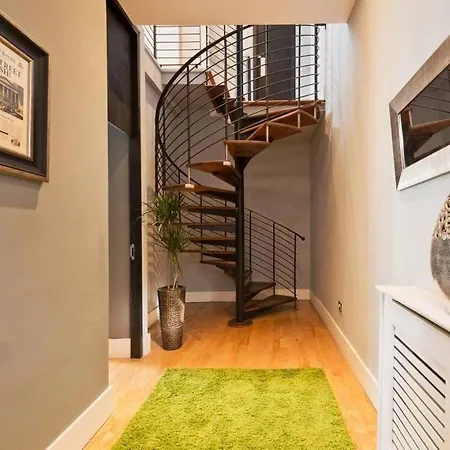 Apartment Beautiful, Large 4 Bedroom City Centre Townhouse