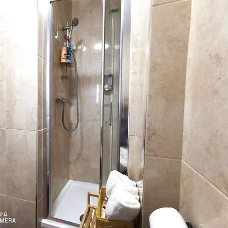 Very 1bed New Refurbish Apartment *