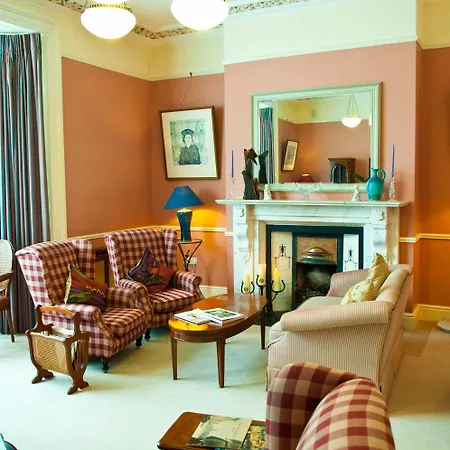 Konukevi Aberdeen 4*