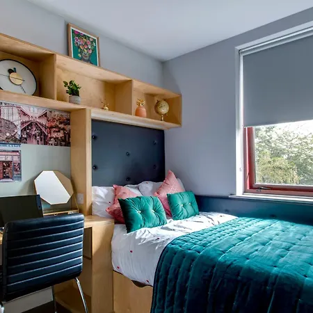 Yugo Explore - Broadstone Hall Apartment *
