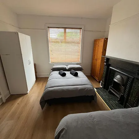 Affittacamere Nice Triple At 2 Iveragh Rd-6 Dublino