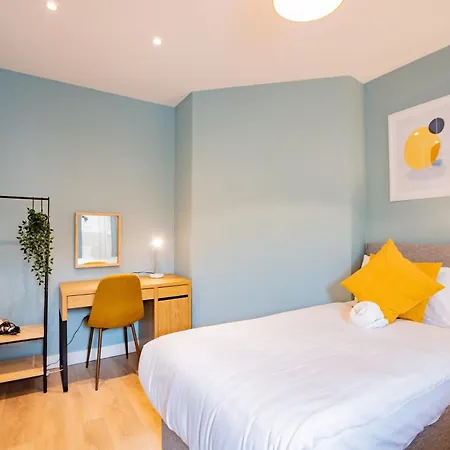 The Large Group House -sleeps 21
