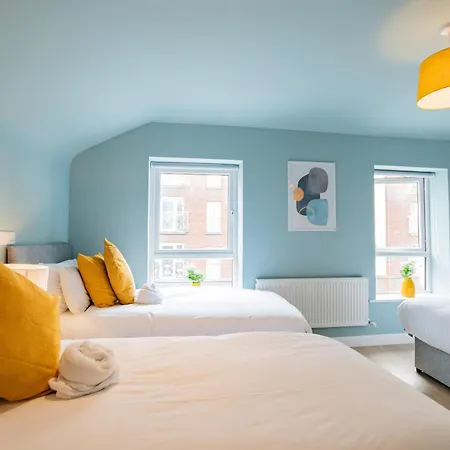 The Large Group House -sleeps 21 Vakantiehuis