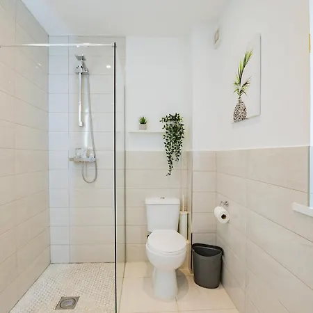The Large Group House -sleeps 21 Vakantiehuis *
