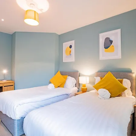 The Large Group House -sleeps 21 Vakantiehuis