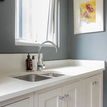 Pensión Guestready - Victorian Redbrick In Heart Of