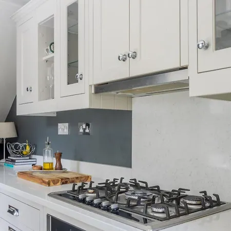 Guestready - Victorian Redbrick In Heart Of Pensión *