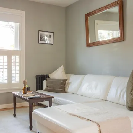 Guestready - Victorian Redbrick In Heart Of Pensión *