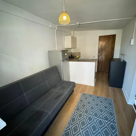 Cosy Near City Center *