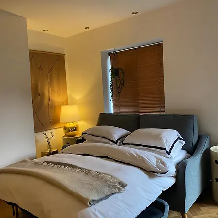 Cowper Ground Floor Apartment *