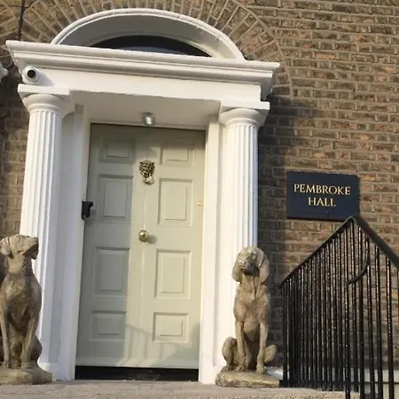 Pembroke Hall 3*