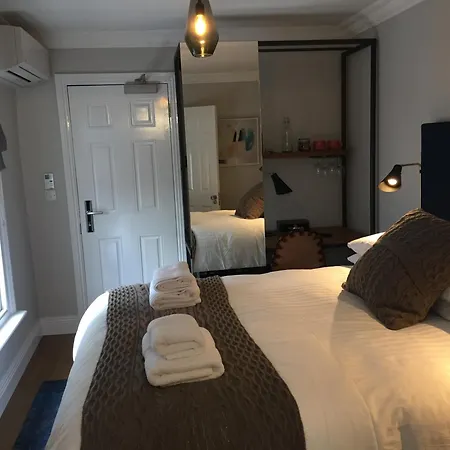 Pembroke Hall 3*