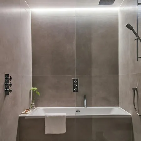 Aparthotel Sonder — Britain Quay 4*