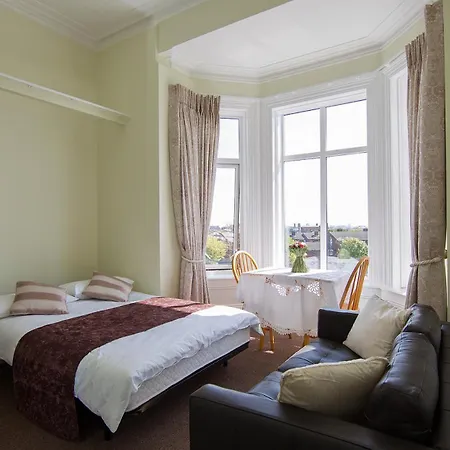 Glencourt Apartment *