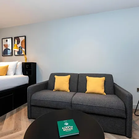Aparthotel Staycity Tivoli 4*