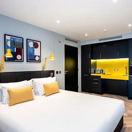 Aparthotel Staycity Tivoli 4*