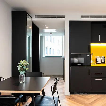 Aparthotel Staycity Tivoli