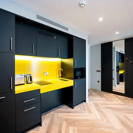 Lägenhetshotell Staycity Tivoli 4*