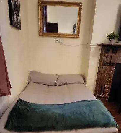 Spacious Victorian Flat Apartment *
