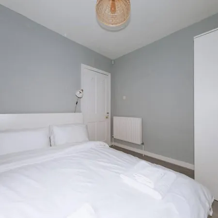 Centrally Located & Spacious 4bd House- St Kevin's Holiday home
