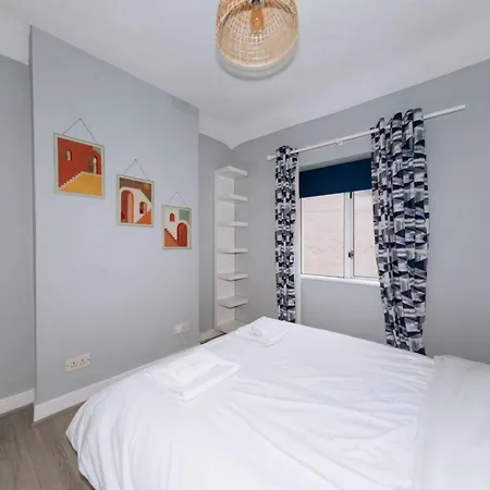 Centrally Located & Spacious 4bd House- St Kevin's Holiday home Dublin