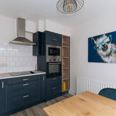 Centrally Located & Spacious 4bd House- St Kevin's Dublin