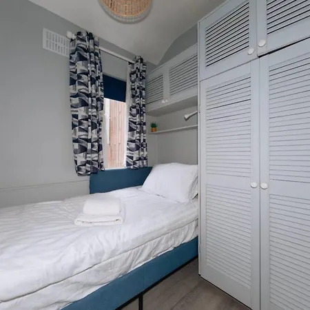 Centrally Located & Spacious 4bd House- St Kevin's Holiday home