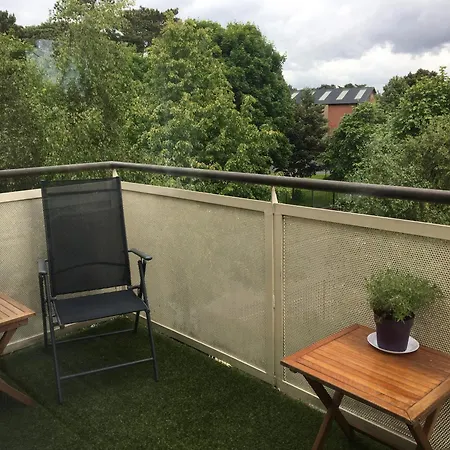 Apartment Spacious 3 Bedroom With Parking *