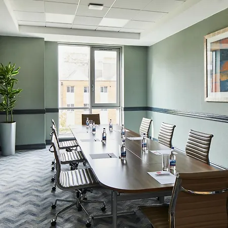 Leonardo Parnell Street Hotel 4*