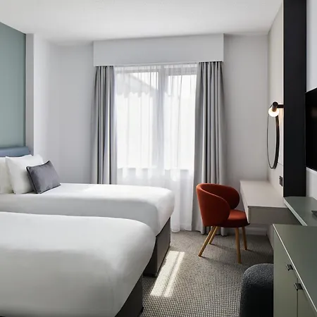 Leonardo Parnell Street Hotel 4*