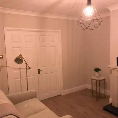 Holiday home Warm And Newly Renovated 3 Bedroom