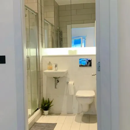 Modern Ensuite Double Bedroom