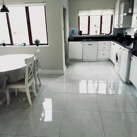 Holiday home 3 Bedroom Renovated