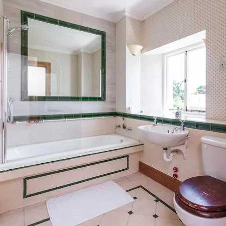 Montebello House Guest house