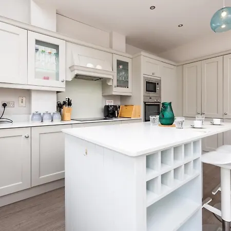 Elegant 5-bed By Sea & City, Parking & Garden - Ideal For Long Dublin