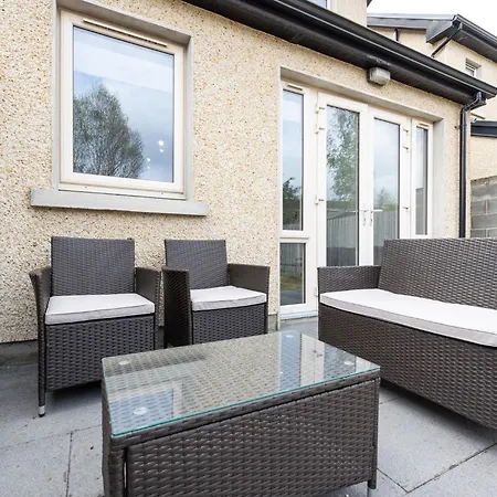 Elegant 5-bed By Sea & City, Parking & Garden - Ideal For Long Holiday home Dublin