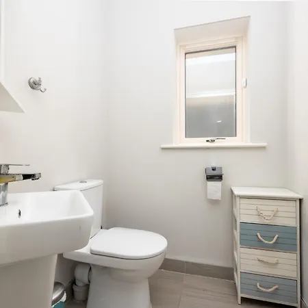 Elegant 5-bed By Sea & City, Parking & Garden - Ideal For Long *