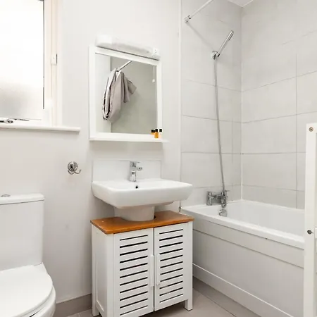 Elegant 5-bed By Sea & City, Parking & Garden - Ideal For Long Dublin