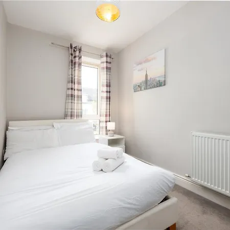 Elegant 5-bed By Sea & City, Parking & Garden - Ideal For Long