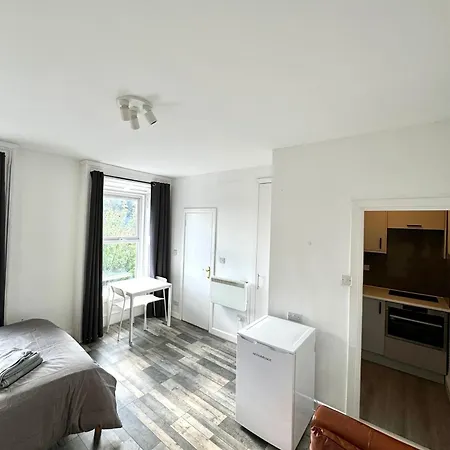 4 Heystesbury Apartment *