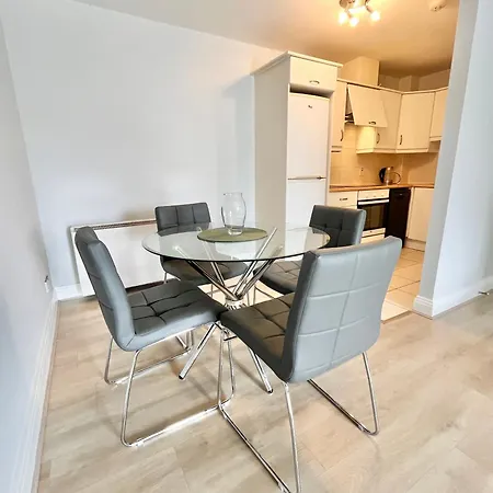 - 2 Bedrooms Apartment *