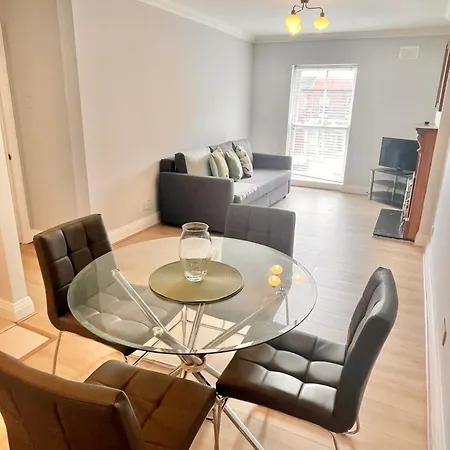 - 2 Bedrooms Apartment