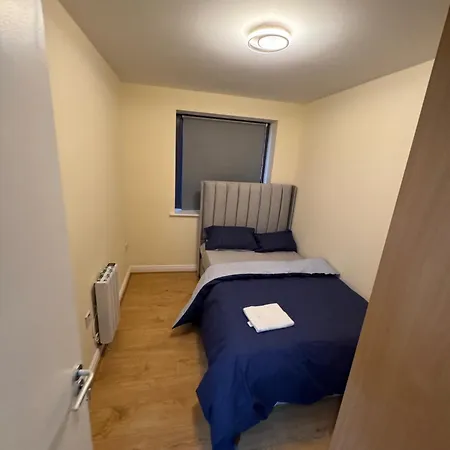 Charming 3-bedroom Modern In Apartment *