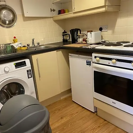 City Centre Apt With Balcony Great Location & Neighborhood Apartment *