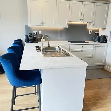 The Hive - Luxury Ensuite - Full Privacy As Only On The Floor! Homestay