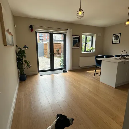 The Hive - Luxury Ensuite - Full Privacy As Only On The Floor! Homestay *