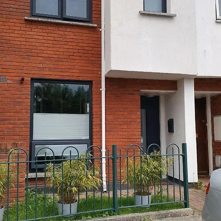 Double Parkview Near Airport Homestay *