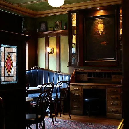 Pensión O'neills Victorian Pub & Townhouse 3*