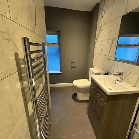 Luxury Triple Near Croke Park -1 Guest house *